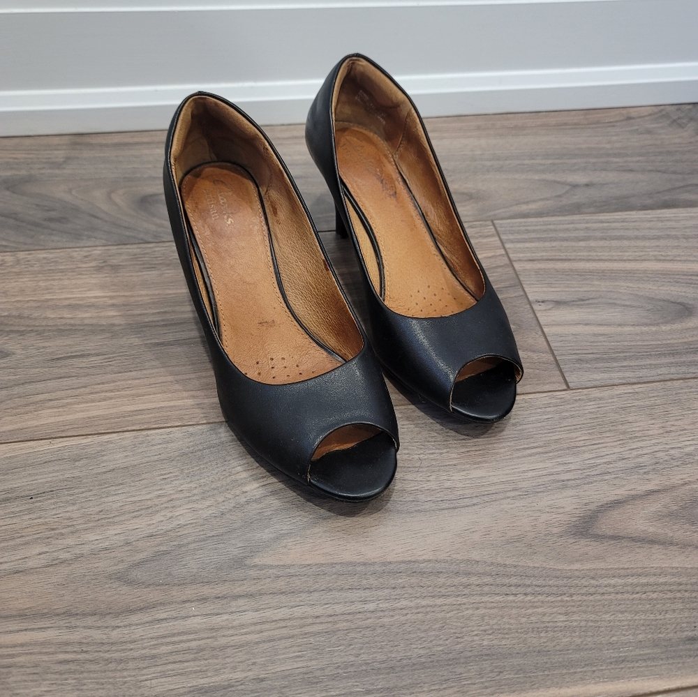 Clarks Peep Toe Artisan Low Heels - Size 7
